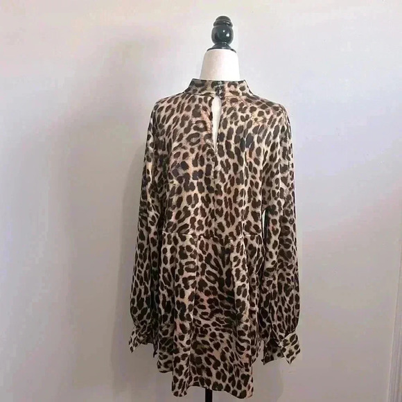 Vince Camuto animal print long  sleeve blouse size M - Picture 4 of 6